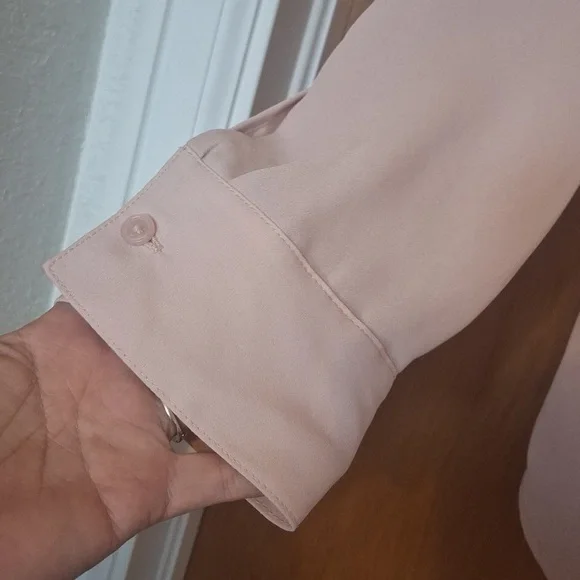 💜 3/$20 Maurices Light Pink Button-Down Shirt - Picture 3 of 6